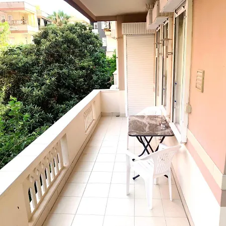For Rent 2 + 1, 120 Sq.m., 1 High Floor, 70 Meters From The Cleopatra. Lejlighed
