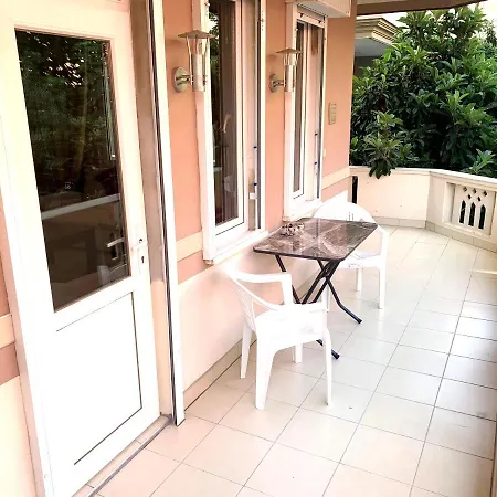 For Rent 2 + 1, 120 Sq.m., 1 High Floor, 70 Meters From The Cleopatra. Alanya