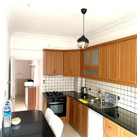 For Rent 2 + 1, 120 Sq.m., 1 High Floor, 70 Meters From The Cleopatra. Апартаменти Аланія